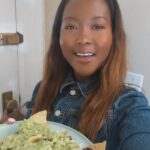 Donshea Hopkins Instagram – vegan nachos 🌮

2 avocados
1 lime
1 Serrano pepper 
Half a red onion 
Salt & pepper 
(mix)

Top with vegan steak and vegan cheese ✨🍽️✨