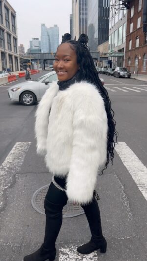 Donshea Hopkins Instagram - the energy I’m sliding into this week with 🖤✨ #nyfw

happy monday :)