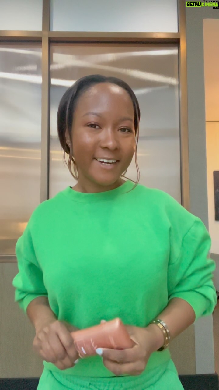 Donshea Hopkins - 3 Likes - Currently obsessing over @SheaMoisture first ever deodorant! #SheaDeoForUs