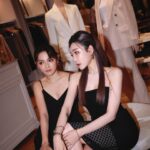 Dora Hsieh Instagram - 昨天跟樂到 #微風之夜 玩耍超開心 好久沒一次見到這麼多人了🤣🤣 很開心這次 @imaginextw 帶我們一起直播 分享了好多 @clubmonaco 的新品（我後來直接帶走前男友婚禮那套了嘿嘿） 大家看的開心嗎～昨天直播印象最深刻最好笑的是哪個部分呢 欸 知道我為什麼問嗎 因為我也多要了三個非賣品托特包在這篇文要給大家抽獎啦😎😎😎😎 一樣！5/17前分享這篇文並留言告訴我直播讓你們印象最深刻的部分 送好送滿是必須的，畢竟昨天很快樂的當了一天你們的漂亮寶貝嘛😌😌😌 Make up: @backstagejimywu Hair: @80sstudio 吳非 @nofly644 攝影： @kay820one 凱華、Neo