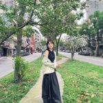 Dora Hsieh Instagram - 因為工作的關係又把髮色染回了接近原生髮的黑 但 @made_toyota_puis 依然幫我加了一點冷調，是時髦的黑 難怪最近都被說有點像女巫，我要學會魔法了嗎🪄 全身： @no.11official