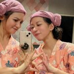 Dora Hsieh Instagram - 本週#朵起來講 已上線 千呼萬喚陳小妤登場惹 這次的錄製當下還開了直播，你們喜歡嗎 有跟到的朋友們算你們幸運（？）啦🤣🤣 直播版跟收錄版各有各的小驚喜小秘密 這集回答了新朋友舊朋友們一直以來對我跟小妤的疑問 以及讓大家感受一下我跟她平常如何跳躍式聊天 感謝緣份感謝宇宙讓我們成為好朋友偽室友以及彼此的貓保母 願聽完這集的好盆友們都友誼長存🐱 #來勾引我男友吧 #偽室友 #貓保母 #女巫研究會
