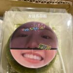Dora Hsieh Instagram - 本週 #朵起來講 已上線 誰知道跟Royce聊一個話匣子大開變成兩集，沒照片了只能放一些回憶😂😂😂 本集聊的是我遇到的珍貴又友善的奶味藍們 封面照拿你們的應援物很適合吧💜 最後一張就是讓大家回顧一下，第一次見到全員然後緊張到拍完逃跑的懷舊照，本INFP強行鎮定你們隔著螢幕感受到了嗎（咦