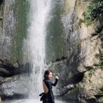 Dora Hsieh Instagram - 假裝自己很會溯溪 殊不知怎麼廢怎麼來 南澳漂漂河超好玩噠 現在我們全部累到大吃大放空🤣 等拿到照片再分享細節給你們💜