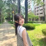 Dora Hsieh Instagram - 懶人日記： - - - - - 算了懶得寫（開玩笑ㄉ） 明顯感受到夏日的來臨 穿的舒服是很重要的！！ 這褲子我給100分 有夠舒服！ 最近很喜歡花 就突然發現衣服上不是圖騰，是小花🥰 背心、褲： @queenshoplife #qsootd #QS總監指定款 #qs旅拍企劃