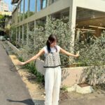 Dora Hsieh Instagram - 懶人日記： - - - - - 算了懶得寫（開玩笑ㄉ） 明顯感受到夏日的來臨 穿的舒服是很重要的！！ 這褲子我給100分 有夠舒服！ 最近很喜歡花 就突然發現衣服上不是圖騰，是小花🥰 背心、褲： @queenshoplife #qsootd #QS總監指定款 #qs旅拍企劃