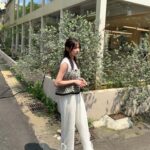 Dora Hsieh Instagram – 懶人日記：
–
–
–
–
–

算了懶得寫（開玩笑ㄉ）

明顯感受到夏日的來臨
穿的舒服是很重要的！！
這褲子我給100分 有夠舒服！
最近很喜歡花
就突然發現衣服上不是圖騰，是小花🥰

背心、褲：  @queenshoplife 
 #qsootd #QS總監指定款 #qs旅拍企劃