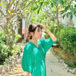 Dora Hsieh Instagram – 這幾天濕濕的天氣讓我開始想念小琉球的陽光跟悠閒的氛圍

雖然只要沒在拍我就會恢復成防曬魔人啦⋯

題外話：最近用到好用的命定防曬！！之後再跟你們分享🧡