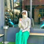 Dora Hsieh Instagram – 這幾天濕濕的天氣讓我開始想念小琉球的陽光跟悠閒的氛圍

雖然只要沒在拍我就會恢復成防曬魔人啦⋯

題外話：最近用到好用的命定防曬！！之後再跟你們分享🧡