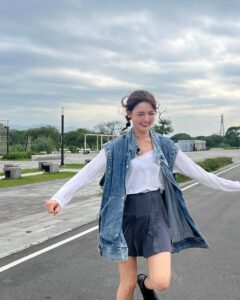 Dora Hsieh Instagram - 敏感而熱烈的過生活沒有不好哇 從細碎中發現浪漫，不是很浪漫嗎😌😌 啊今天告白我都可以當玩笑聽聽，有人要告白嗎？