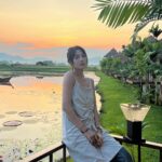 Dora Hsieh Instagram - 今天凌晨四點就起床 但看到了像是奇幻世界的景色 天空超像有魔法的 好讚 真的愛上清邁了啦💛💛 All: @no.11official