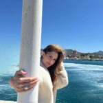 Doretta Papadimitriou Instagram - Κρήτη ,Αίγινα και νιο μορφονιά με μορφονιό σφίγγει η θάλασσα τον ουρανό. Αλλά να πάμε σίγουρα κ μια Κέρκυρα🌊