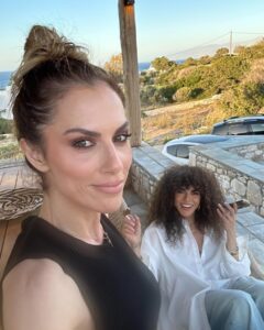 Doretta Papadimitriou Instagram - Πάσχα με την οικογένεια part II 🌟 Καλή Ανάσταση σε όλους μας . Με υγεία ,αγάπη κ φως 🙏🏻 #easter2024 #paros #family