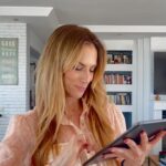 Doretta Papadimitriou Instagram - Αν ψάχνεις να βρεις το ιδανικό δώρο για το βαφτιστήρι ,το @skroutz.gr είναι εδώ για όλους εμάς τους νονούς και η επιτυχία είναι σίγουρη✌🏻 #skroutz #EasterShopping #ad