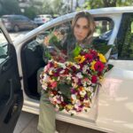 Doretta Papadimitriou Instagram - Πανέτοιμη να υποδεχτώ τον Μάϊο🌸🌺🌹🌷 Πανέτοιμο κ το @flexcar_gr αμάξι μας ,να γεμίσει λουλούδια 😋 Λες να το παράκανα ???😬 #mayontheway #flowers #ourcar #flexcar