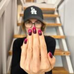 Doretta Papadimitriou Instagram - Μου είπε η @katerina_nikolinakou ότι θα μου κάνει ένα ombré,με βάση βατόμουρο κ σβήσιμο δαμάσκηνο … Σε γλυκό θα ήταν ωραίο πιστεύω ,αλλά κ σε νύχι τα πήγε πολύ καλά!💅