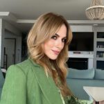 Doretta Papadimitriou Instagram - Το look της ημέρας ☺️ Δεν είχα κάποιον να τραβήξει τις φωτός . Φαίνεται;;😬 #doityourself #lookoftheday #styling