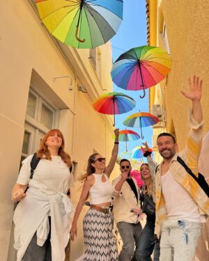 Doretta Papadimitriou Instagram - Κρήτη ,Αίγινα και νιο
μορφονιά με μορφονιό
σφίγγει η θάλασσα τον ουρανό.
Αλλά να πάμε σίγουρα κ μια Κέρκυρα🌊