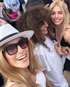 Doretta Papadimitriou Instagram - Πάσχα με την οικογένεια part II 🌟 Καλή Ανάσταση σε όλους μας . Με υγεία ,αγάπη κ φως 🙏🏻 #easter2024 #paros #family