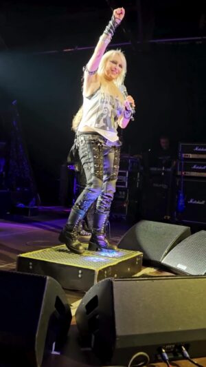 Doro Pesch Instagram - Thanks to the fans in Ulm for another totally packed "Conqueress..." club show. 
I had so much fun on stage and backstage! Check it out!
Three more gigs coming up on this leg of the tour!
15.03.2024 Osnabrück Hydepark⠀
16.03.2024 Berlin Astra⠀
17.03.2024 Hannover Capitol⠀
🤘💪❤️🙏
#Love, #Doro
-
-
@deedrums
#basmaas
@herkenhoff_official
@billhudsongtr
-
-
-
#doropesch #conqueress #allweare #warlock #allformetal #triumphandagony #tourlife #liveislife #sickonthebus @utelinhart #dorofürimmer #metal #heavymetal #motorhead #lemmy #lemmytattoo #metalhead #metalqueen #queenofmetal #fürimmer #metalheads #rocknroll #blondeshavemorefun #vegan #soberlife #nuclearblastrecords @nuclearblastrecords #monstersofrock #monstersofrockradio @holymotherband @officialmotorhead