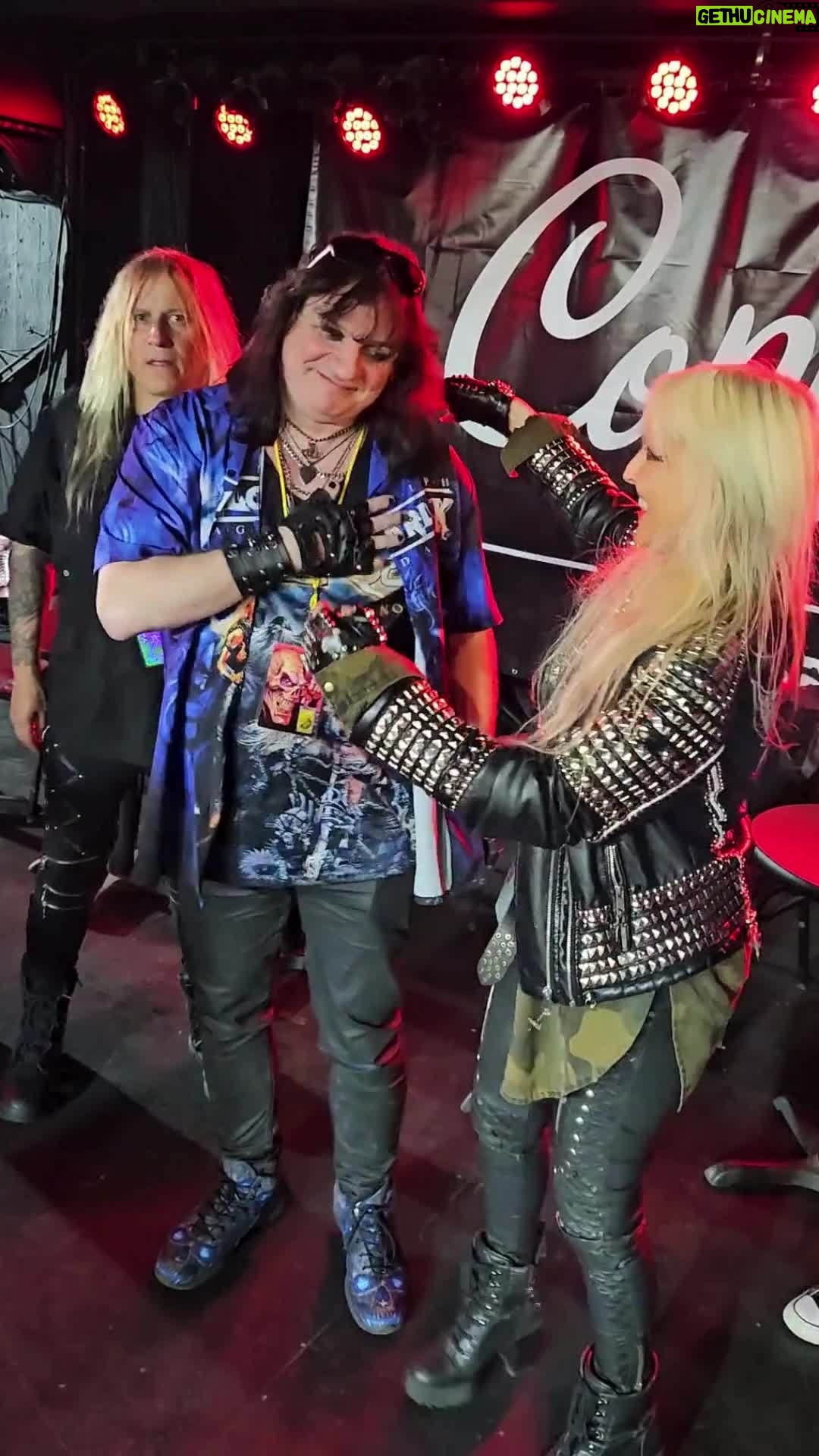 Doro Pesch Instagram - This is from our VIP Meeting at #MilwaukeeMetalFest! 🇺🇸🇺🇸🇺🇸🇺🇸🇺🇸🇺🇸🇺🇸 It's always a pleasure to meet the die-hards! We love you guys! 🤘💪❤️🙏 #Love, #Doro - @mkemetalfest @billhudsongtr @nickdouglasmusic @chriscafferyofficial @dannypiselli - - - - #doropesch #conqueress #allweare #warlock #allformetal #triumphandagony #dorofürimmer #metal #heavymetal #rock #metalhead #metalqueen #queenofmetal #fürimmer #metalheads #rocknroll #hairmetal #blondeshavemorefun #vegan #soberlife #nuclearblastrecords @nuclearblastrecords #monstersofrock #monstersofrockradio