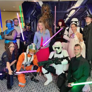 Dorothée Pousséo Instagram - J’ai la chance d’être la marraine d’une merveilleuse association @starwars.normandy ! Merci à tous les bénévoles de divertir et aider les enfants malades dans les hôpitaux. Je suis si heureuse d’être à vos côtés… Si vous voulez nous aider n’hésitez pas 💖🙏