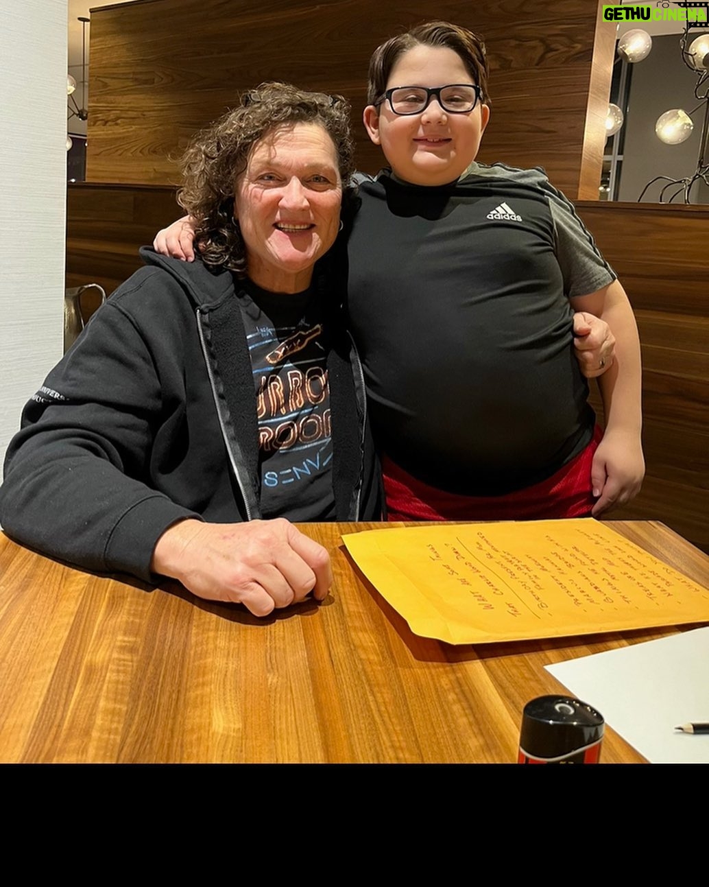 Dot-Marie Jones Instagram - HAPPY BIRTHDAY TO THE BEST BUDDY ANYONE COULD HAVE!! HOPE YOU HAD AN AMAZING DAY I MISS AND LOVE YOU TO THE MOON @bakedbybennj 🎂❤️🎂❤️🎂🥰🥰🥰🤩🥳