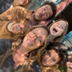 Dounia Coesens Instagram - Je vous présente « Tom et Lola » Fin d’une 2ème cession de tournage, encore 4 épisodes tournés 🎬 2 amis d’enfance en coloc, tous 2 flics qui tentent de gérer leur boulot et leur famille. Hâte que vous découvriez ces personnages un peu fou, en fin d’année sur @france2 ! Merci à mon partenaire @pierreyves_bon ❤️ aux producteurs @sebastien.pavard @cyril.hgl ainsi qu’aux réalisateurs @jason_roffe @kopeckystephane @octaveraspail @thierry1169 Avec @gregoirepaturel @elodievarletofficiel @yassine.hitch @evelyneelgarbyk @mariehelene.lentini @leeloo_eyme @evalipmann @gabinvisona @jeremiepoppe @blandinepapillon