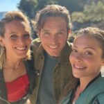 Dounia Coesens Instagram - Je vous présente « Tom et Lola » Fin d’une 2ème cession de tournage, encore 4 épisodes tournés 🎬 2 amis d’enfance en coloc, tous 2 flics qui tentent de gérer leur boulot et leur famille. Hâte que vous découvriez ces personnages un peu fou, en fin d’année sur @france2 ! Merci à mon partenaire @pierreyves_bon ❤️ aux producteurs @sebastien.pavard @cyril.hgl ainsi qu’aux réalisateurs @jason_roffe @kopeckystephane @octaveraspail @thierry1169 Avec @gregoirepaturel @elodievarletofficiel @yassine.hitch @evelyneelgarbyk @mariehelene.lentini @leeloo_eyme @evalipmann @gabinvisona @jeremiepoppe @blandinepapillon