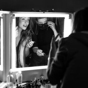 Dounia Coesens Instagram - Plus belle la vie ce soir c’est fini.. Je suis retombée sur ces photos, des plus vieilles et des plus récentes, et oui, 18 années ce sont écoulées. J’avais 15 ans lors du premier épisode, j’ai grandi à vos côtés. Aux côtés de mes partenaires bien sûr, aux côtés des techniciens qui ont tout donné pour cette série, nous ont supporté et porté, et aux côtés des spectateurs. Vous avez été des millions à nous suivre, à nous soutenir, à nous aimés, nous détester parfois.. Mais sans vous, tout cet amour n’aurait pas existé. Si c’était à refaire je le referai sans hésiter et avec le même public. Vous êtes les meilleurs. Merci de nous avoir permis de vivre cette grande et belle aventure. A toute l’équipe : je vous aime. 
A mon tonton @laurentkerusore, @alexandrefabre75 ma @ceciliahornusoff @marwanberreni @elodievarletofficiel @nadegebeaussondiagne @ambroise.michel @ludovic.baude @thibvaneck @stephane_henon @fabienne_carat @aurelievaneck_officiel @florian__lesieur @michelcordes_ @sylvie_flepp @rbk_hampton @sergedupire @leafrancoisoff @pauline_bression @thierryragueneau @geoffreysauveaux @pblvofficiel … et tous les autres ♥️