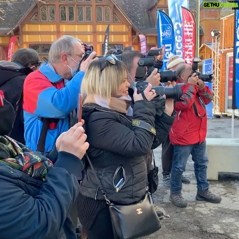 Dounia Coesens Instagram - Merci au @festivaltvluchon ! Une belle semaine, des films de qualité, du soleil, du sport.. tout ce que j’aime ! Merci à l’accueil chaleureux du public à l’avant-première de « Doc et Véto 2 ». Merci au @pghm.officiel pour ces exercices de folie en haute montagne 🏔 See you next year !