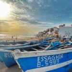 Dounia Coesens Instagram - Il y a deux dromadaires dans cette photo, sauras-tu les trouver 🐪 ? Bon j’avoue c’est facile… 😜 #taghazout #maroc #vanlife #vanlifestyle #surf