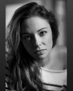 Dounia Coesens Instagram - Quand tu retombes sur le travail de @_pedro_lombardi 📸 Merci pour ton regard. Hâte d’être à la prochaine séance 🙃😉 
#pedrolombardi #noiretblanc #portrait #tango_plb #pedrolombardiphotographer #pedrolombardiphoto #mirada