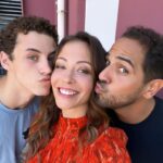 Dounia Coesens Instagram – Quelles belles rencontres sur @dna_tf1 

1. La famille Saeed ! Mon @sasha_birdy_ et mon @samy_gharbi de grands comédiens au grand cœur. Samy nos soirées fous rires vont me manquer, mais on se lâche pas ❤️

2. Parce que parfois je suis aussi joueuse que mon fils de fiction 😜 

3. 👮🏻‍♂️Protégée par la joyeuse bande du commissariat qui m’ont accueilli les bras ouverts @youcefagl @mayel_elhajaoui @franckmonsigny 

4. Mon @farouk_bermouga, incroyable partenaire. J’ai adoré jouer avec toi, quel homme ! Charisme et professionnalisme garanti. Mon @youcefagl, frère tu me fais tellement rire …❤️ 

5. @emoireoff & @kamelbelghazi, Emmanuel, douceur et beauté incarnée. Kamel, jamais 2 sans 3 j’espère à vite 😘 

6. Quand on rigole trop fort @sasha_birdy_ 🤣 et que même hors scène je dois aussi jouer la maman 😜 Tu vas me manquer mon fils.

7. Ma @charlienune, mon repère, mon amie. Je te rappelle demain d’ailleurs 🤣😘

8. La sublimissime et plus que talentueuse @juliedebazac.officiel avec qui c’était une évidence. 

Merci à toutes les équipes techniques et réalisatrices/eurs. C’est un aurevoir mais pas un adieu, j’espère. Je pars pour découvrir d’autres personnages mais je vous dis peut-être à l’année prochaine ! Merci @dna_tf1 & @tf1 de m’avoir fait ce beau cadeau qu’est le personnage de Romy. Elle m’a donné de la force. Merci 🙏🏻