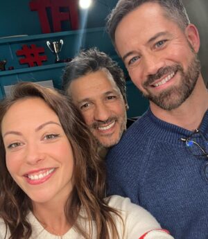 Dounia Coesens Instagram - Quelles belles rencontres sur @dna_tf1 

1. La famille Saeed ! Mon @sasha_birdy_ et mon @samy_gharbi de grands comédiens au grand cœur. Samy nos soirées fous rires vont me manquer, mais on se lâche pas ❤️

2. Parce que parfois je suis aussi joueuse que mon fils de fiction 😜 

3. 👮🏻‍♂️Protégée par la joyeuse bande du commissariat qui m’ont accueilli les bras ouverts @youcefagl @mayel_elhajaoui @franckmonsigny 

4. Mon @farouk_bermouga, incroyable partenaire. J’ai adoré jouer avec toi, quel homme ! Charisme et professionnalisme garanti. Mon @youcefagl, frère tu me fais tellement rire …❤️ 

5. @emoireoff & @kamelbelghazi, Emmanuel, douceur et beauté incarnée. Kamel, jamais 2 sans 3 j’espère à vite 😘 

6. Quand on rigole trop fort @sasha_birdy_ 🤣 et que même hors scène je dois aussi jouer la maman 😜 Tu vas me manquer mon fils.

7. Ma @charlienune, mon repère, mon amie. Je te rappelle demain d’ailleurs 🤣😘

8. La sublimissime et plus que talentueuse @juliedebazac.officiel avec qui c’était une évidence. 

Merci à toutes les équipes techniques et réalisatrices/eurs. C’est un aurevoir mais pas un adieu, j’espère. Je pars pour découvrir d’autres personnages mais je vous dis peut-être à l’année prochaine ! Merci @dna_tf1 & @tf1 de m’avoir fait ce beau cadeau qu’est le personnage de Romy. Elle m’a donné de la force. Merci 🙏🏻