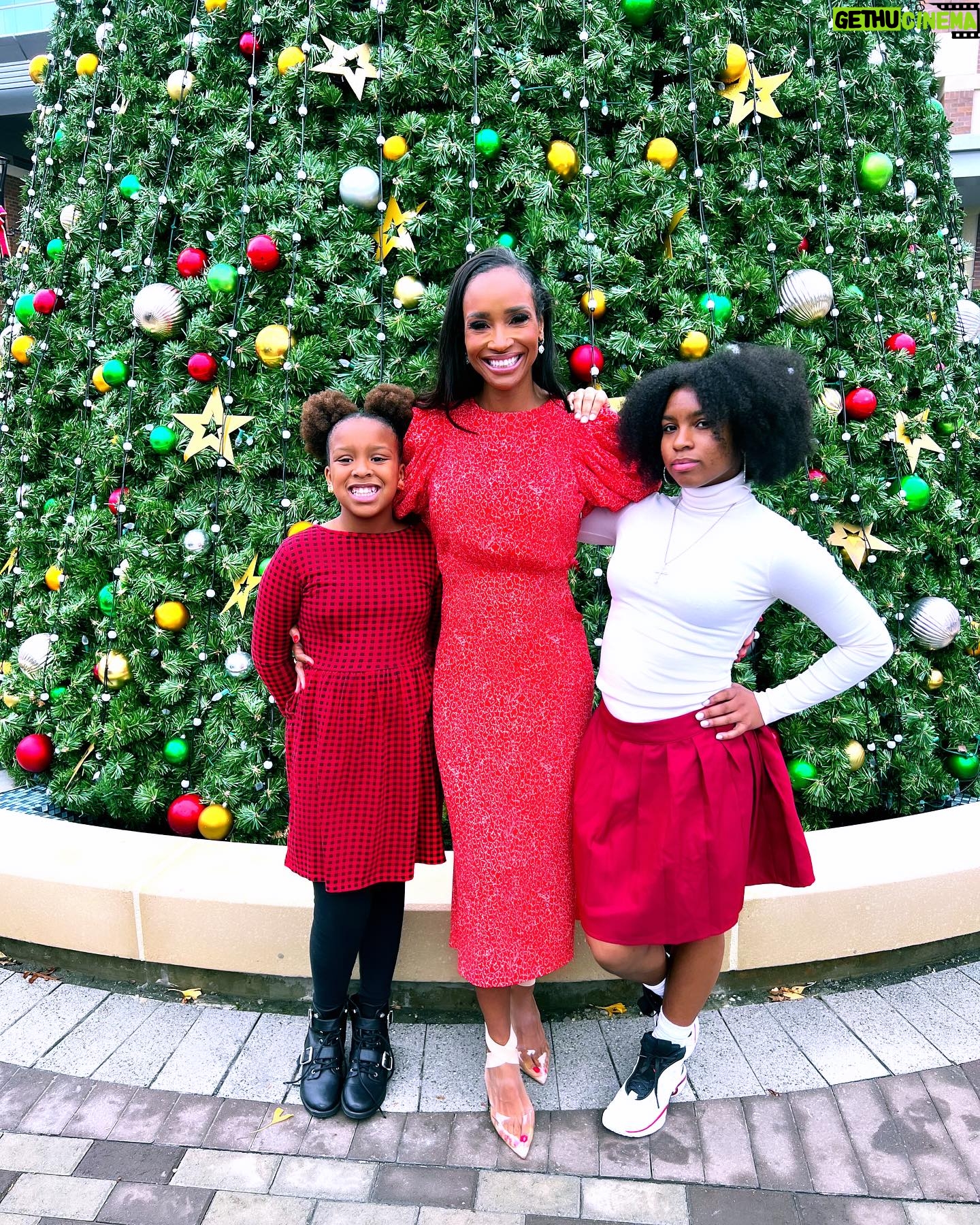 Dr. Contessa Metcalfe Instagram - Every year the girls and I go to the “Nutcracker” to kick off the holiday season. Please share any traditions you you have for Christmas and Kwanzaa (we are always looking for new ideas for new experiences with the kiddos) 💒✝️🎄🙏🏾❄️ #DrContessa #HauteDoc #HolidayTraditions