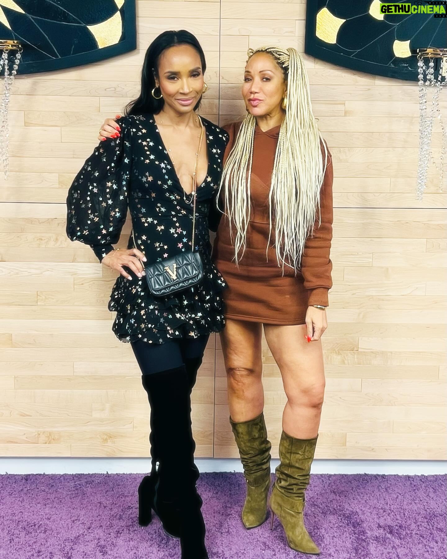Dr. Contessa Metcalfe Instagram - Such an amazing night in NY supporting my friend ‘s new movie #ShatteredGlass Equity matters. We encourage our daughters to be the “best”, yet when they reach the pinnacle of success, they are not blessed with the same financial resources as our male counterparts- and it’s not fair. We have to continue to share our stories and fight for what we EARNED, what we DESERVE. When you get out of church today, watch “Shattered Glass: A WNBA Story” on Tubi and share your thoughts below 👇🏾 @tubi @wnba @puma thank you for supporting women 💪🏾