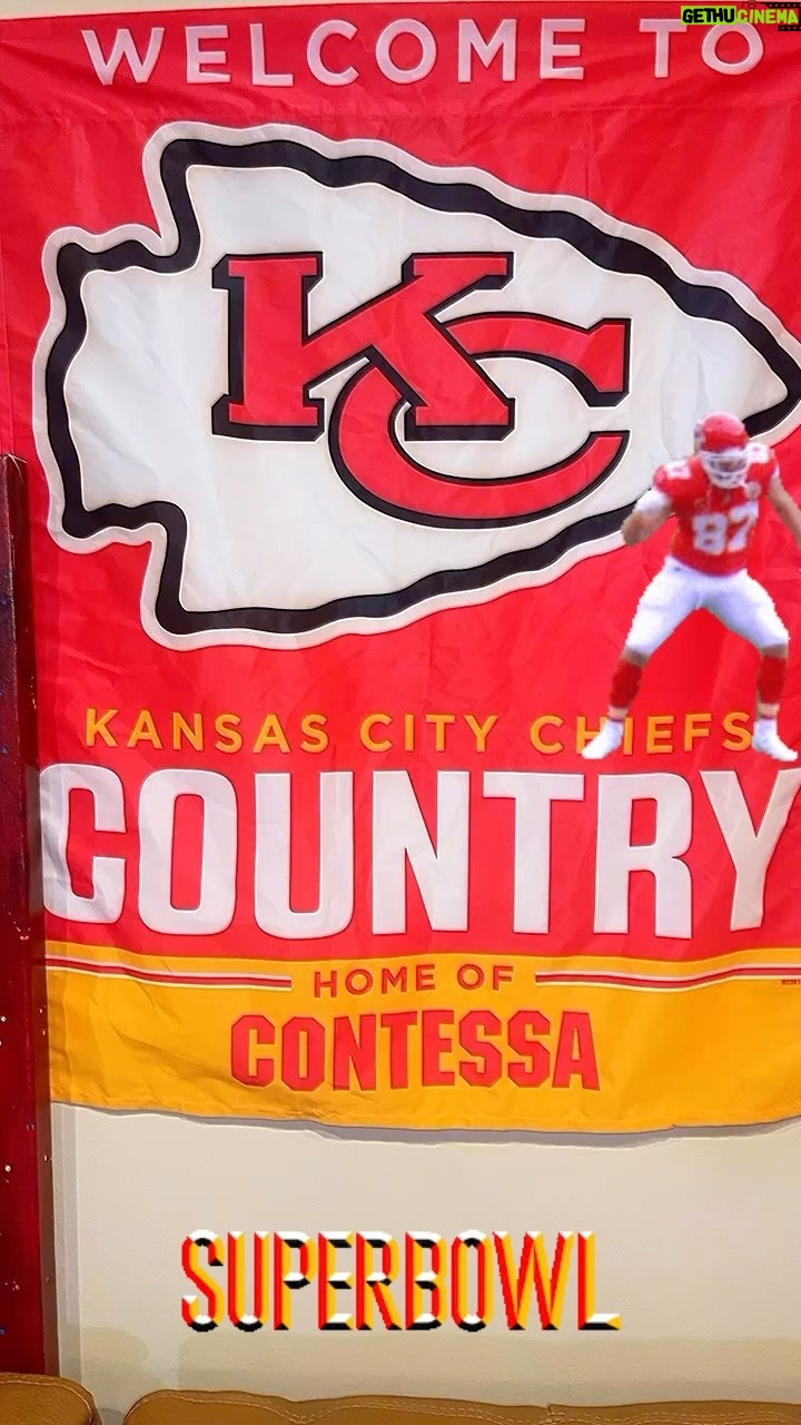 Dr. Contessa Metcalfe Instagram - Y’all bout to be sick of me… #ChiefsKingdom ❤️🏈💛🏈❤️