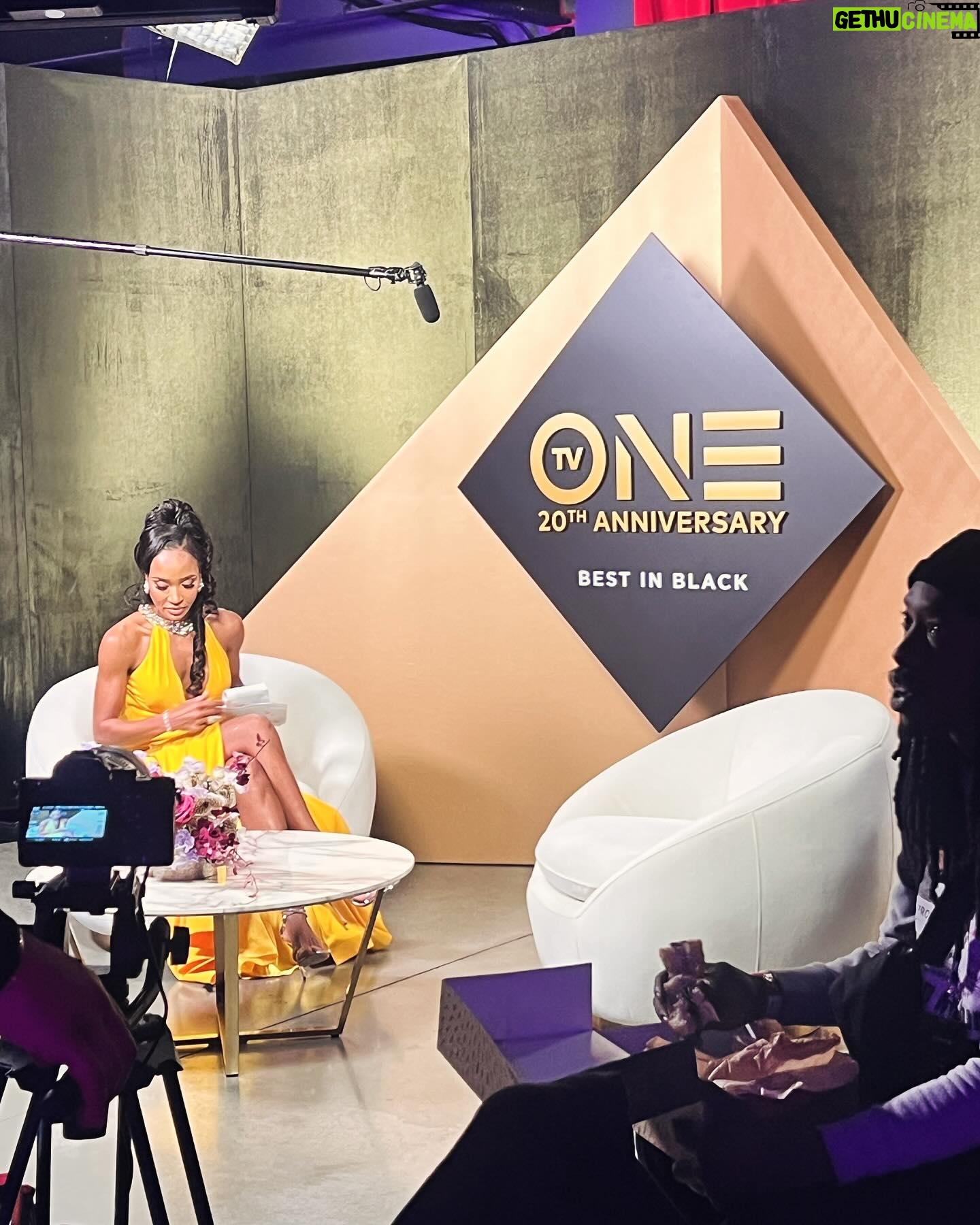 Dr. Contessa Metcalfe Instagram - @tvonetv #UrbanHonorsAwards airs Feb 25 and I am still at a loss for words from the experience 🖤💛 #BestInBlack I can’t wait to share all of the amazing pics!!! Dress @macduggal Shoes @giuseppezanotti Hair @joscynthiam @shudoesmyhair MUA @arielleantoinette_makeup Special thanks to @electrifyinguboutique for all details 💫
