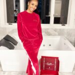 Dr. Contessa Metcalfe Instagram - #DeltaSigmaTheta getting me in that #ChristmasSpirit already ❤️‍🔥🐘🔺 #DST #DST1913 #F95 #DeltaGirl #HauteDoc #DrContessa #DeltaBox