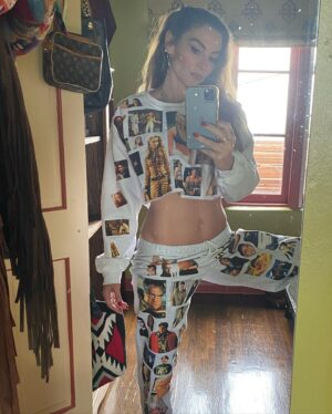 Drea de Matteo Instagram - Me & Bamz in our Sunday Sweats by @shopwildworldofak 🤌🏽🇮🇹🏆🇮🇹🏆🇮🇹🤌🏽

Check out their shop! It’s 🎖🥇💃🏿🤩

The fckn cheese plate at the end 😅😂🥳👊🏽💪🏽👏🏽🙏🏽