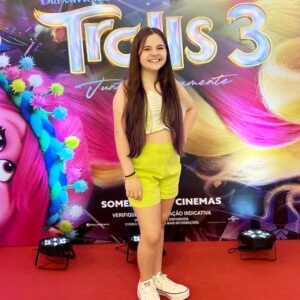 Duda Batista Instagram - Sempre fui fã dos Trolls, e tive até festa de aniversário deles.
E hoje assisti a pré estréia de #trolls3 e foi incrível! parabéns a todos envolvidos!🥰👏🏻🎉

.
.
.
Look: @pipitus.kids 
Loja: Pipitus Kids 

@universalpicsbr
@larissamanoela 
@andreamurucci 

#trolls3filme  #larissamanoela #universalfilm #domingo #dudabatista #atriz #atrizmirim