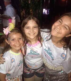 Duda Batista Instagram - Ontem foi a segunda vez que fui convidada p/ curtir essa linda festa que é o carnaval, no  @camaroteriopraia . Foi simplesmente incrível! Eu, minha família e amigos nos divertimos muito, com muita músicas brincadeiras, bebidas e comidinhas  deliciosas. Foi incrível!!! 

Muito obrigada: @camaroteriopraia 
@alan.victorrr 

#carnaval #folia #festa #camarote #musica #samba #alegria #fantasia #fun #fy #riodejaneiro #viral #fyp #fypage