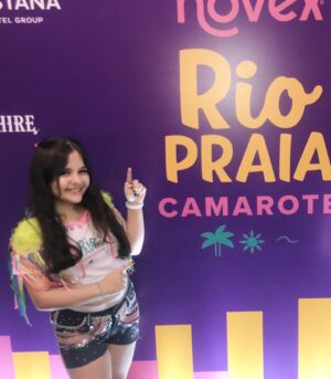 Duda Batista Instagram - Ontem foi a segunda vez que fui convidada p/ curtir essa linda festa que é o carnaval, no  @camaroteriopraia . Foi simplesmente incrível! Eu, minha família e amigos nos divertimos muito, com muita músicas brincadeiras, bebidas e comidinhas  deliciosas. Foi incrível!!! 

Muito obrigada: @camaroteriopraia 
@alan.victorrr 

#carnaval #folia #festa #camarote #musica #samba #alegria #fantasia #fun #fy #riodejaneiro #viral #fyp #fypage