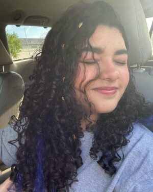Duda Silva Instagram - ;) :) 
.
.
#curlyhair #blue #hairstyles #happy #feelingpretty #explore #explorepage #exploremore