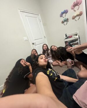 Duda Silva Instagram - #tbt of the most wonderful spring break ever! 💐
.
.
.
#friendsandfamily #springbreak #spring2024 #happiness #explore #explorepage