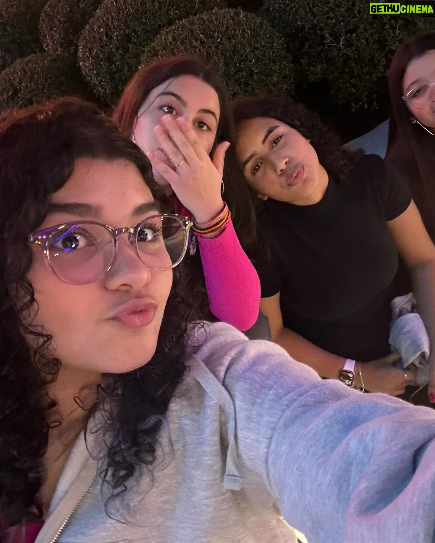 Duda Silva - 105 Likes - on wednesdays we wear pink!🩷🎀
#meangirls #meangirlsmusical
as quartas usamos rosa! 💗
#meninasmalvadas #meninasmalvadasfilme #onwednesdayswewearpink #asquartasusamosrosa #brodwaymusical #broadway