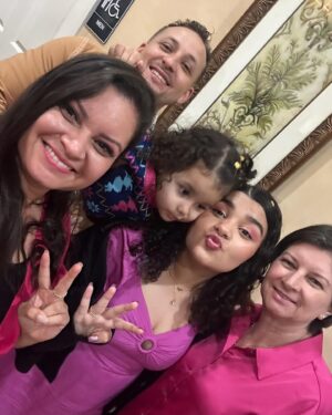 Duda Silva Instagram - welcome 2024!
.
.
.
#reveillon #viradadeano #2024 #welcome2024 #bye2023 #newyear #wearingpink #explore #rosa #love #família #anonovo
