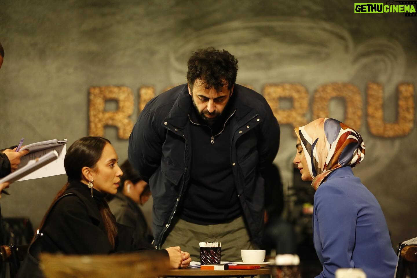 Duygu Sarişin Instagram - Backstage @dizikizilgoncalar .. #bağlantı