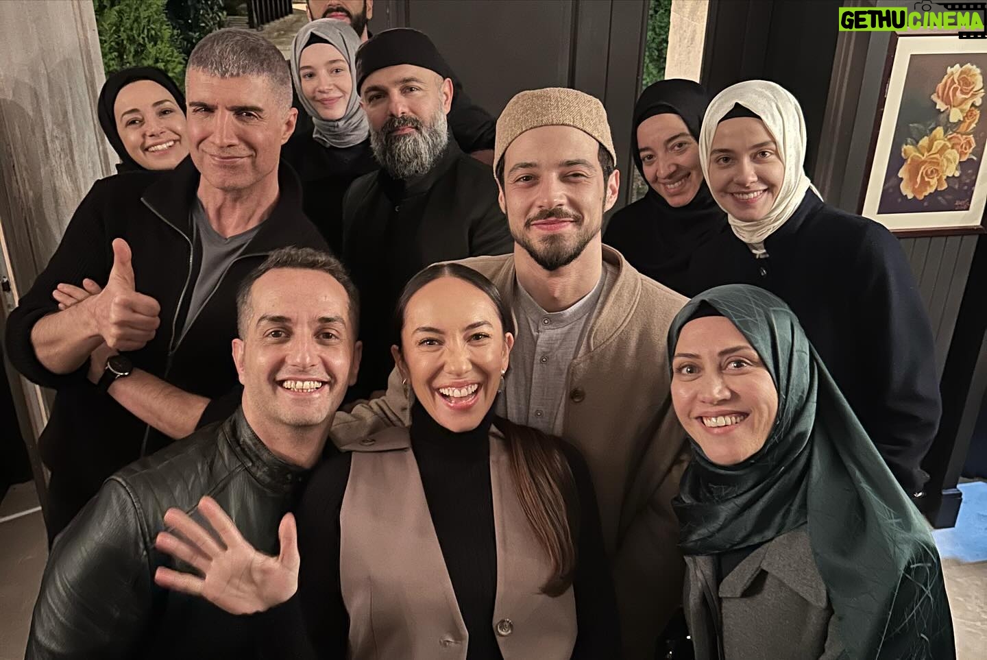 Duygu Sarişin Instagram - Backstage @dizikizilgoncalar .. #bağlantı